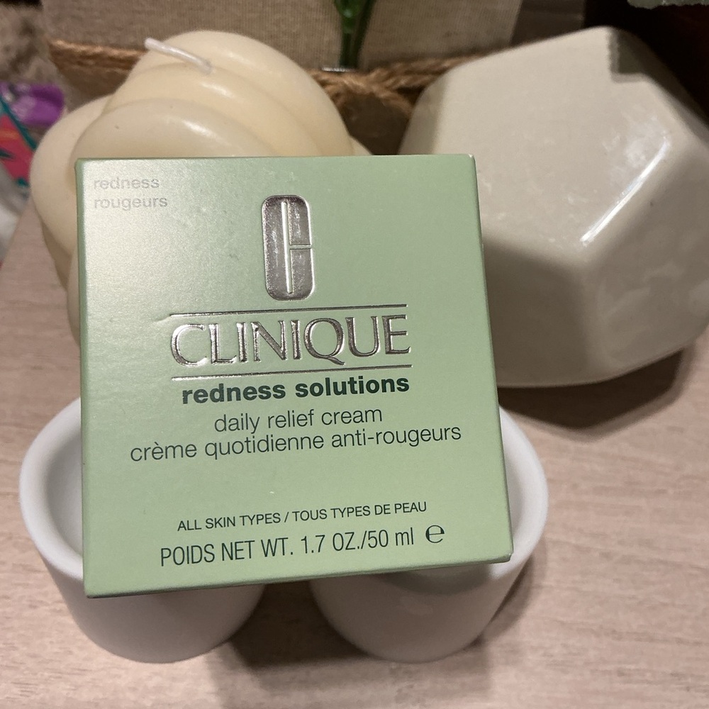 Clinique Redness Solutions Daily Relief Cream - Light Green